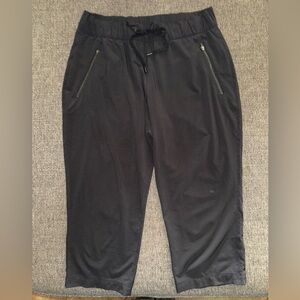 Eddie Bauer Womens Lightweight Capri Pants Zipper Pockets Black, Medium Petite